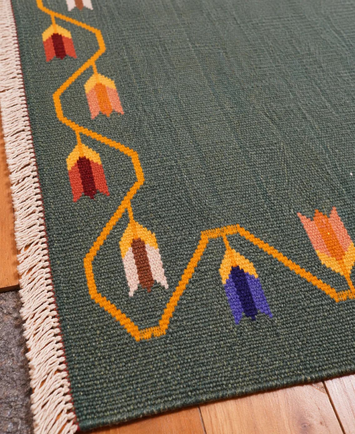 Tribal / folk-inspired geometric Kilim ( Motif )