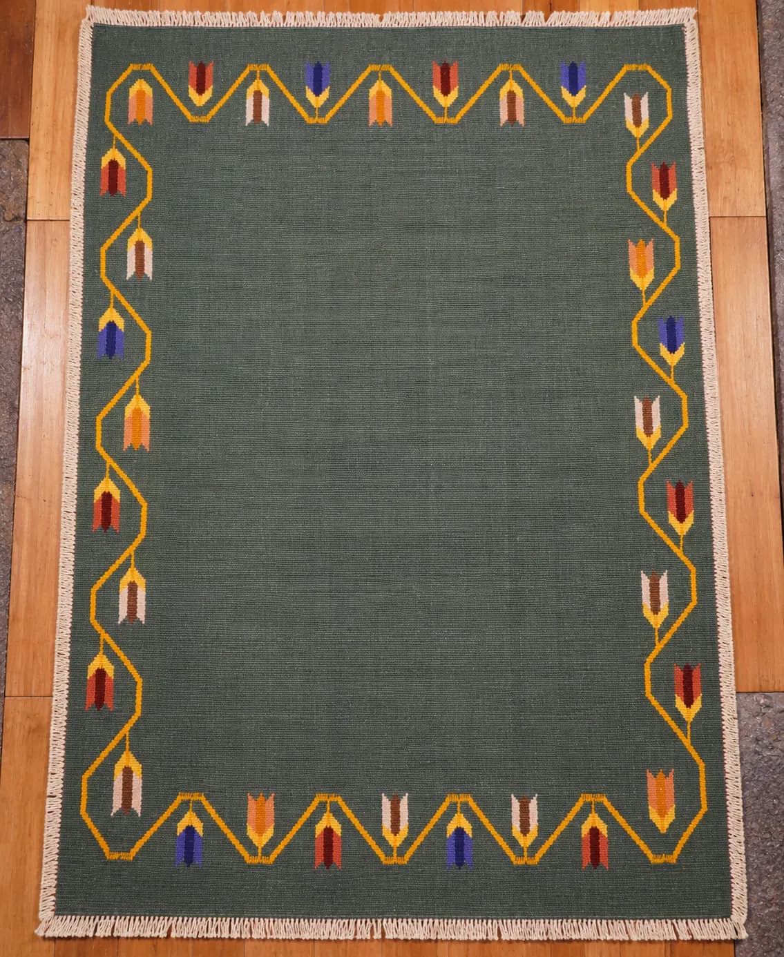 Tribal / folk-inspired geometric Kilim ( Motif )